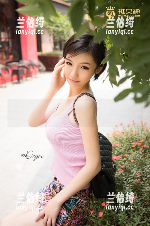 推女神 - 谭晓彤的‘纯白’原图全集：我干嘛不选这个当我的泳装呢？