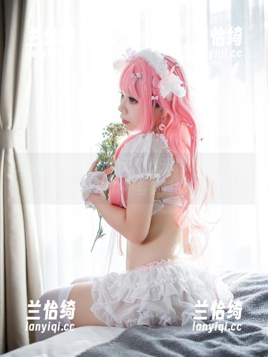 无颜小天使wy 近在咫尺的闪光,无颜小天使wy的户外cos合集不容错过!