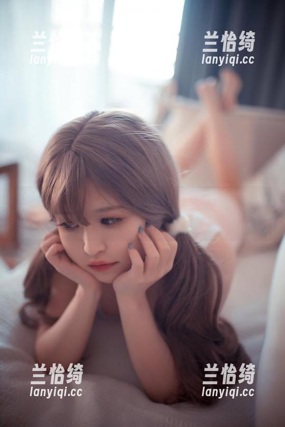 说是晕崽Zz女友写真，其实我想看其他壁纸大作