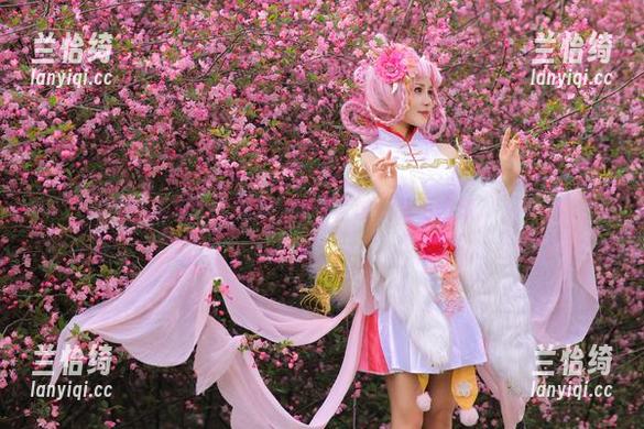 桃暖酱的写真：镇海，谁说我不能撩？