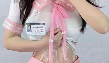 微密圈 – 关注桃沢樱呀的原图，发觉洞洞包臀裙原来可以这么有戏！