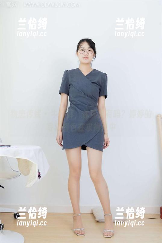 物恋传媒 - 牛仔裤，你那里有吗？婷婷的写真图包在求抱抱中