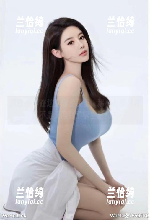 微密圈 - 在这张职业装里，猪小七的风格是不是又回到了学生时代？