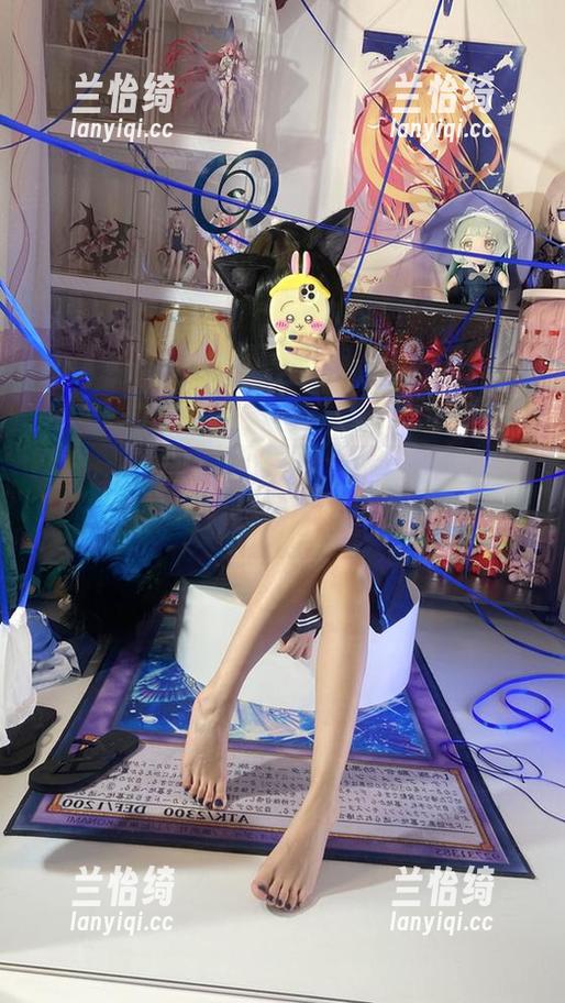 白栎Shirly全套写真，蕾丝缠绕下的眼神，摸不清她的心思，你敢问？