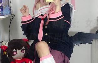 来自白栎Shirly的柔软目光：女孩全套原图里有种说不出的温柔。
