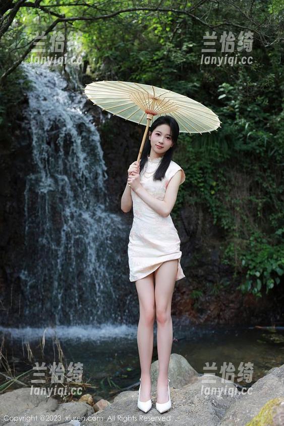 秀人网 - 看Elise谭晓彤定制的少女作品，我认真的想到了我的青葱岁月。