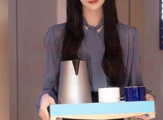 秀人网 – Lovely璐璐白丝全套：这姿态让人不敢直视，真有点意思