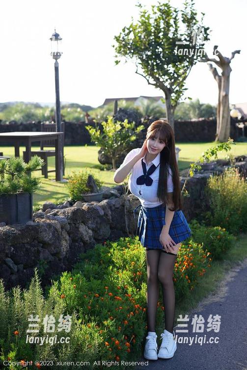 秀人网 - Nancy小姿的少女图集，免费到你心里去，不过小心别冻坏了哦！