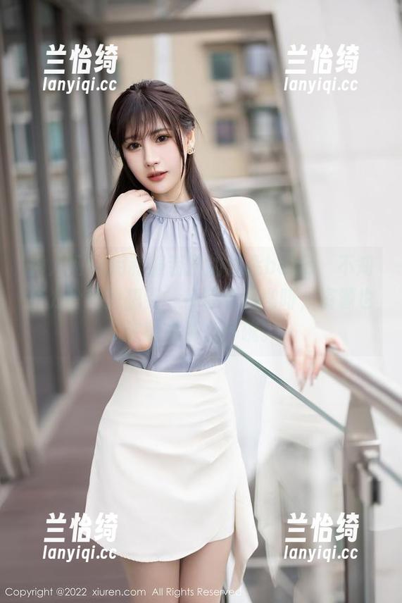 秀人网 - 用和服装扮的加朵babe，不知道为啥让我想到一杯醇香的咖啡，资源也许就是那么一碗。