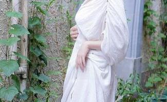 秀人网 – 这组写真真有意思，安琪Yee和海边，有种说不出的遐想