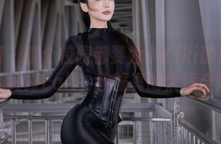 秀人网 – 整个校园都要为小Kiki的最新写真集疯狂打call，校服真的太适合她了！