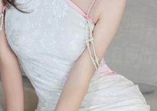 秀人网 – 这难以归类的白色牛仔裤，徐微微mia的高清写真集里总有种出人意表的明亮感。