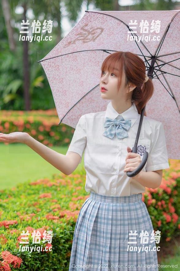 秀人网 - 星星baby的浴室，作品像是在跟我打招呼，图片里的泡沫隐隐约约。