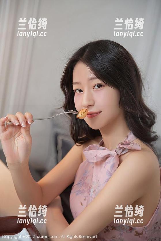 秀人网 - 沫晓伊baby的红裙图集，福利别藏着，快来分享这份美好！
