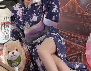 秀人网 – 这张白白Alina的皮衣写真，适合当壁纸吗？我觉得非专业人士也能懂。
