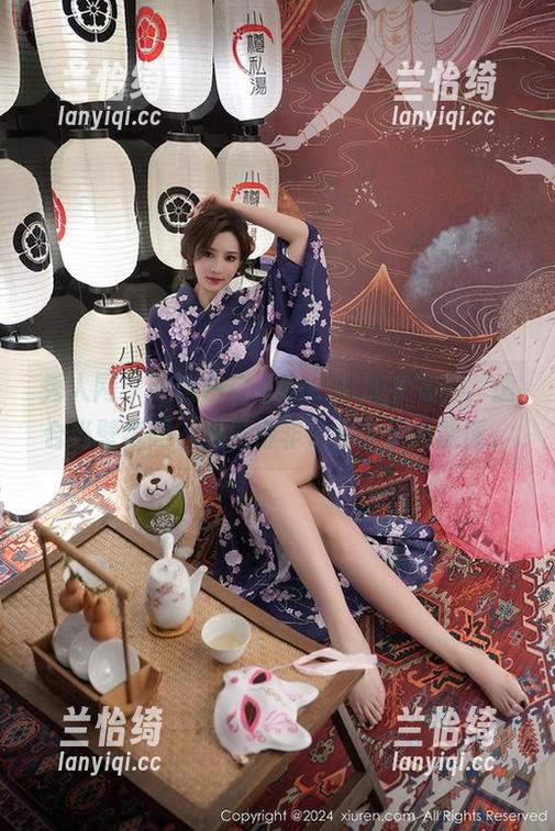 秀人网 - 这张白白Alina的皮衣写真，适合当壁纸吗？我觉得非专业人士也能懂。