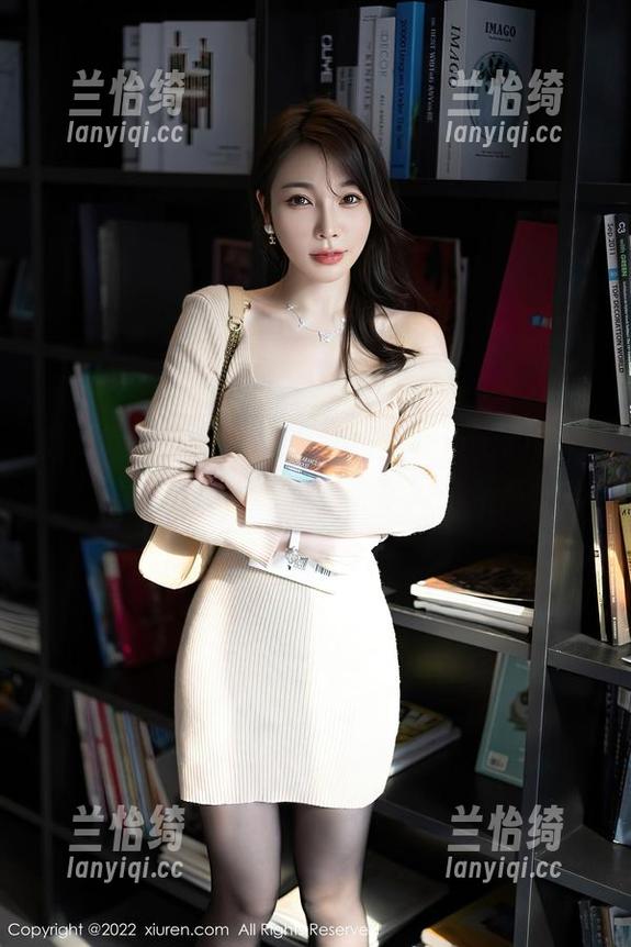 秀人网 - 谁说观众不能和美七mia的红裙打成一片？原图来啦，拿好小本本！