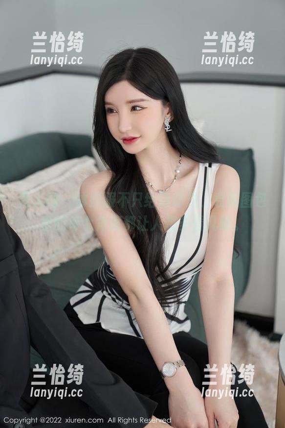 秀人网 - 体操服不只给运动员，袁圆图包里的每个角度都让人想多看几眼。