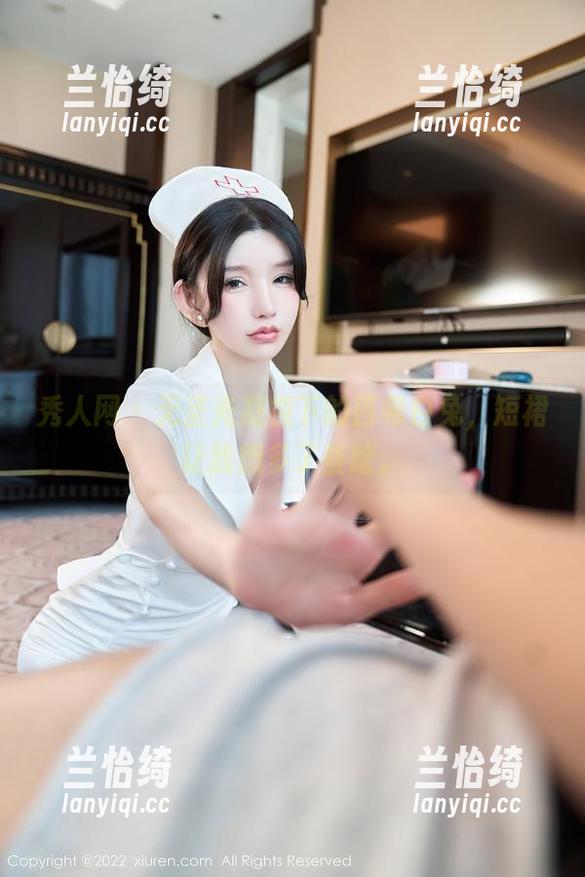 秀人网 - 无圣光凝视下的西希白兔，短裙让我想多了些啥。
