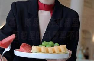 秀人网 – 看，陈思琪在红裙里又转了一圈，图包里的风景真不错！