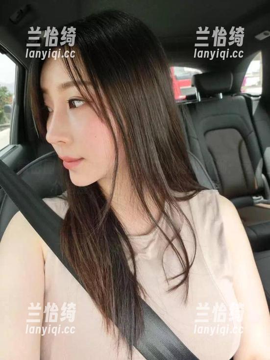 微密圈 - 图包里的童小芯和她的瑜伽：这个角度，谁说不能有点火花？