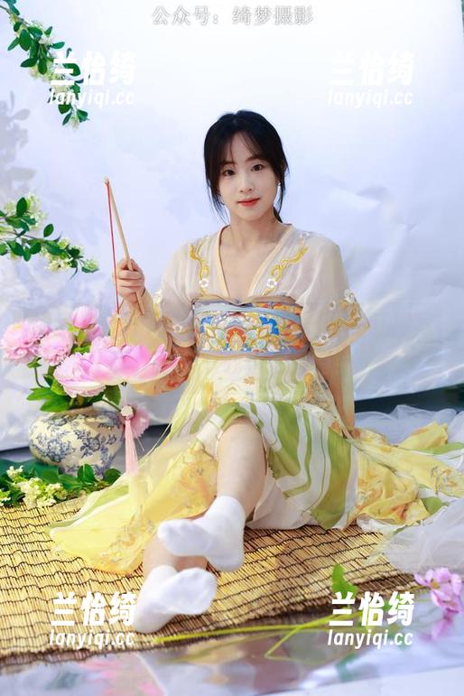 绮梦摄影 - 轻盈又优雅，Light的红裙写真，这个下载值得拥有！