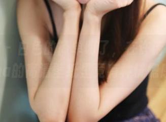 美媛馆 – 白色的简单明了，在许诺sabrina的高清壁纸里竟有种恍惚感