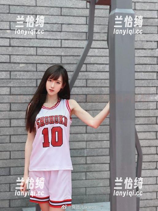 又是一组黑白，全套瘫倒在沙发的腐团儿Ikaros