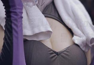 历历在目的甘露寺队服，菌烨tako好像在说：“把我弄成壁纸，留住此刻吧！”