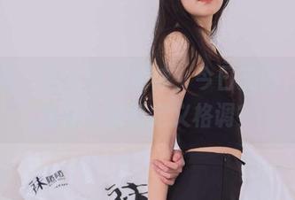 袜啵啵 – 芝士与黑棉袜：今日美图，你猜这袜子如何定义格调？