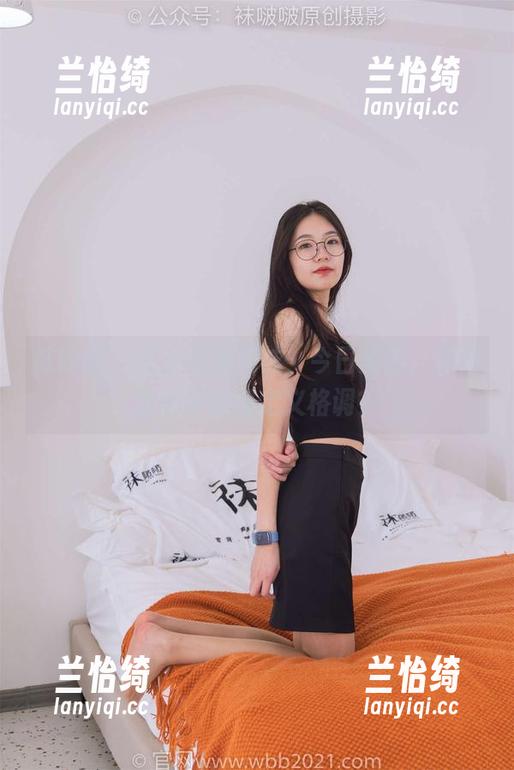 袜啵啵 - 芝士与黑棉袜：今日美图，你猜这袜子如何定义格调？