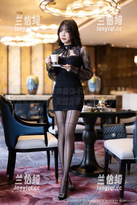 语画界 - 谁说古典服饰不能撩？杨晨晨的古典礼裙旗袍，美图分享中有很多小心机哦。