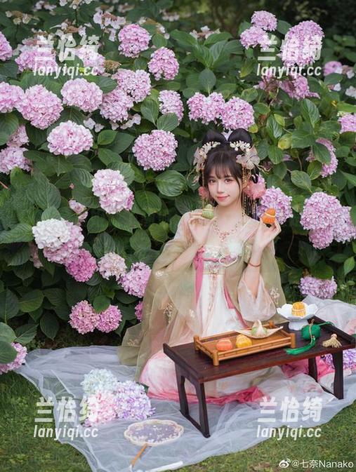 COS金鱼姬成了潮流，贰加六本人还是老实鱼的样子，原图见真章！