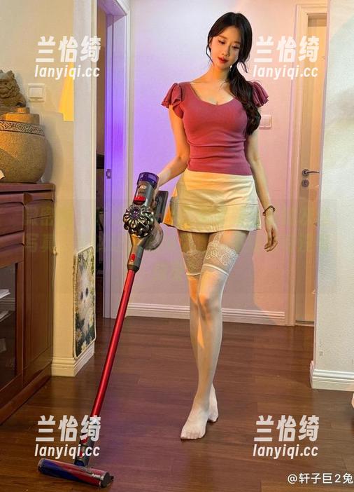 微密圈 - 听说轩子巨二兔最新分享的灰丝写真，可以让人心神荡漾，不知道有没有效果？