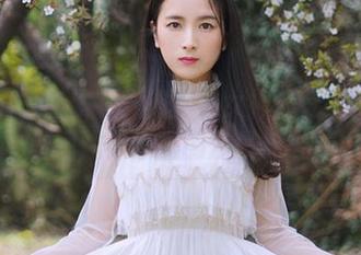 微密圈 – 有没有觉得辣妈女神的无圣光居家美图超像家里的沙发广告？