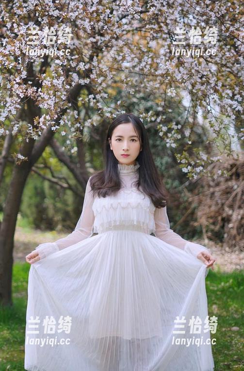 微密圈 - 有没有觉得辣妈女神的无圣光居家美图超像家里的沙发广告？